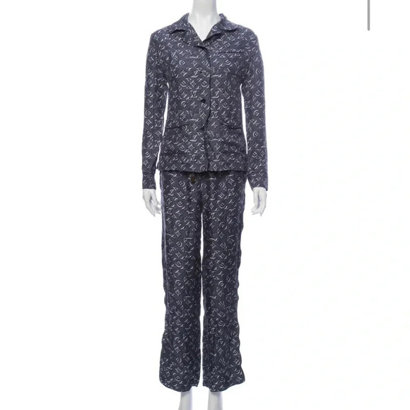 Louis Vuitton Women’s 100% Silk Pajamas SET LV Logo Grey Silver Pants Shirt Rare - Picture 1 of 7